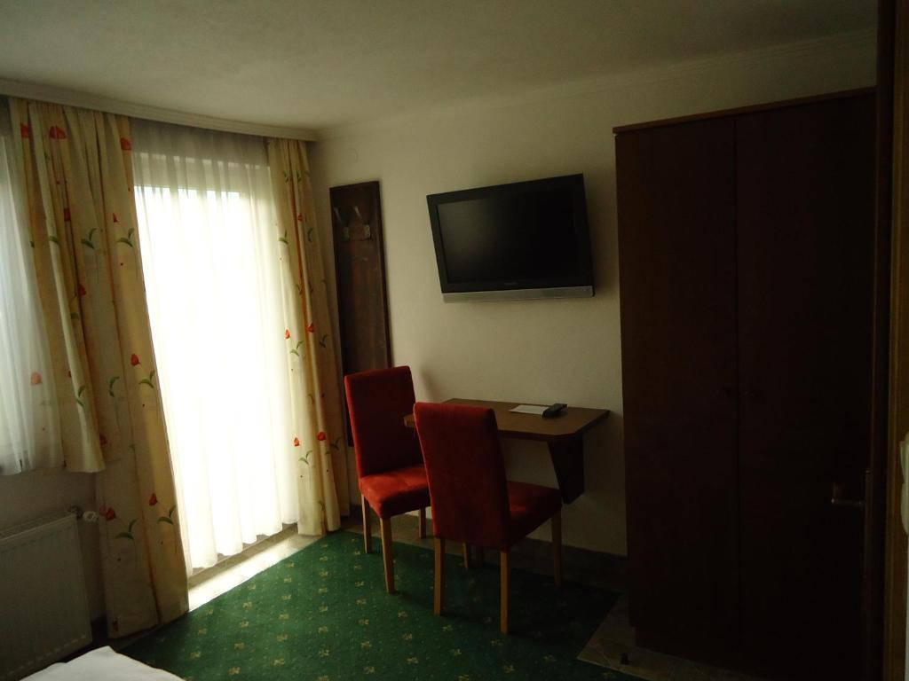 Hotel Dorfgasthof Schloesslstube ستلفلدن الغرفة الصورة